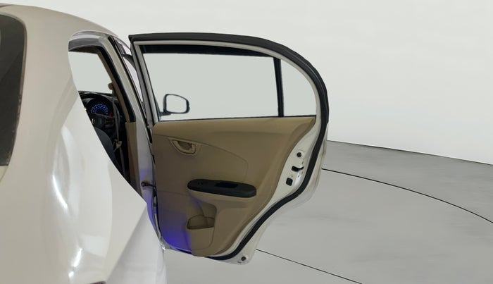 2015 Honda Amaze 1.2L I-VTEC S, Petrol, Manual, 1,22,963 km, RHS Rear Door