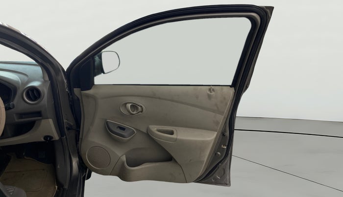 2015 Datsun Go Plus T, Petrol, Manual, 60,217 km, RHS Front Door