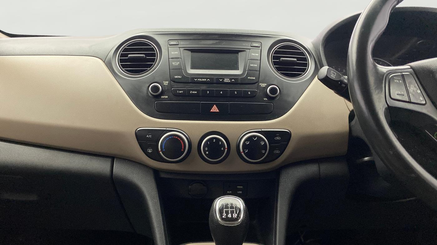 2016 Hyundai Grand i10 ASTA (O) 1.2 KAPPA VTVT, Petrol, Manual, 67,481 km, Air Conditioner