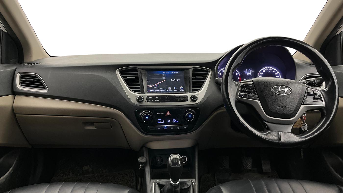 2017 Hyundai Verna 1.6 VTVT SX, Petrol, Manual, 1,05,795 km, Dashboard