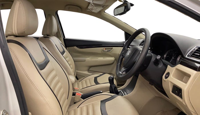 2016 Maruti Ciaz ZXI, Petrol, Manual, 54,723 km, Right Side Front Door Cabin