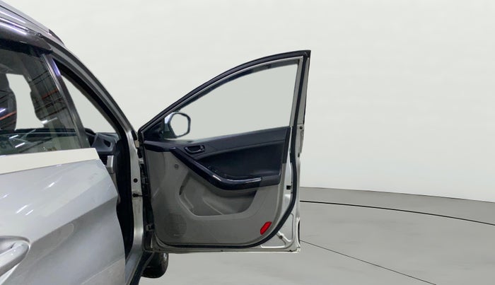 2018 Tata NEXON XT DIESEL, Diesel, Manual, 70,648 km, RHS Front Door