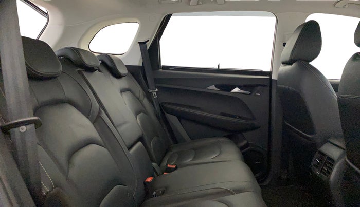 2020 MG HECTOR SHARP 1.5 DCT PETROL, Petrol, Automatic, 32,498 km, Right Side Rear Door Cabin