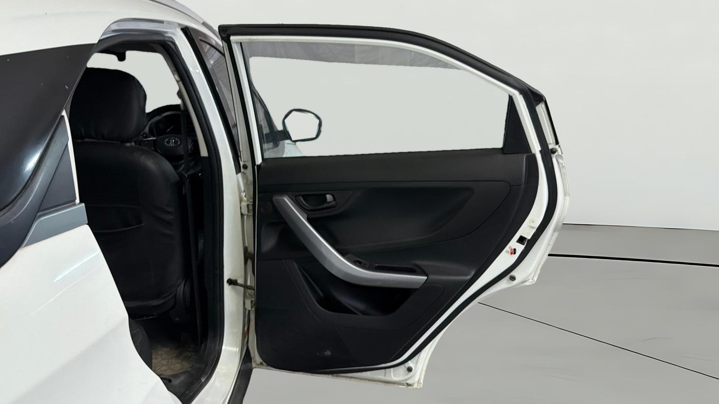 2021 Tata NEXON XM SUNROOF PETROL, Petrol, Manual, 24,527 km, RHS Rear Door