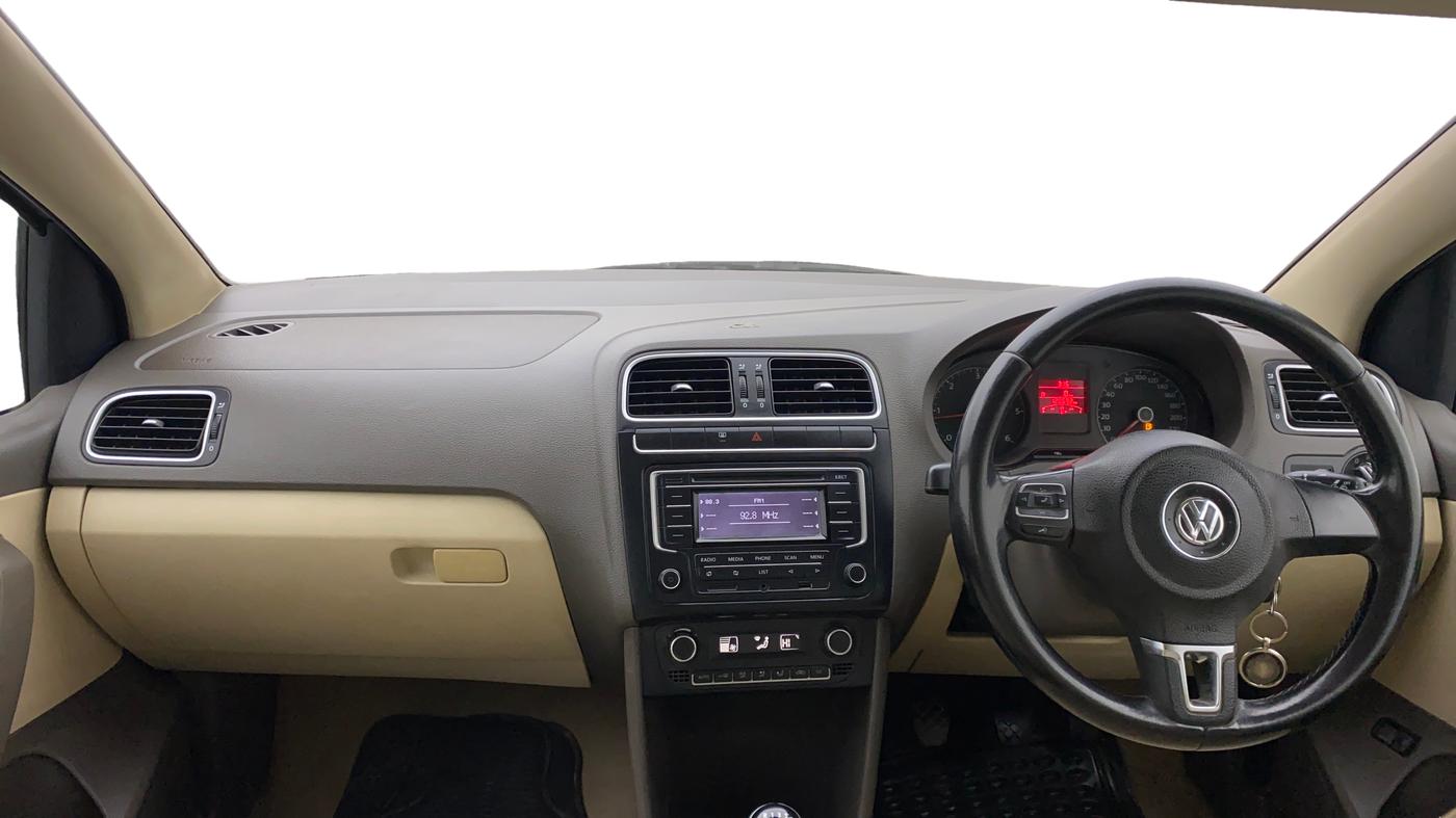 2014 Volkswagen Vento HIGHLINE DIESEL 1.6, Diesel, Manual, 1,20,944 km, Dashboard