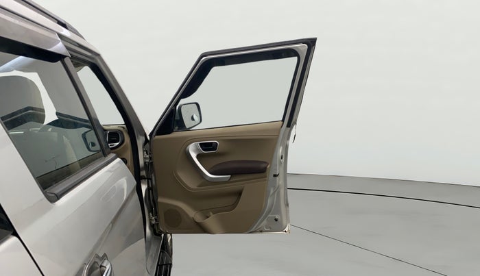 2015 Mahindra TUV300 T8, Diesel, Manual, 51,720 km, RHS Front Door