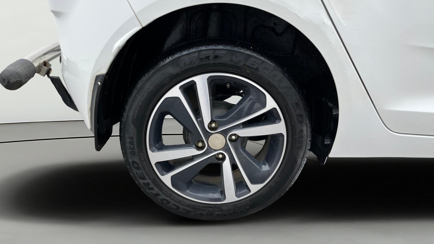 2023 Tata ALTROZ XZA, Petrol, Automatic, 50,540 km, Right Rear Wheel