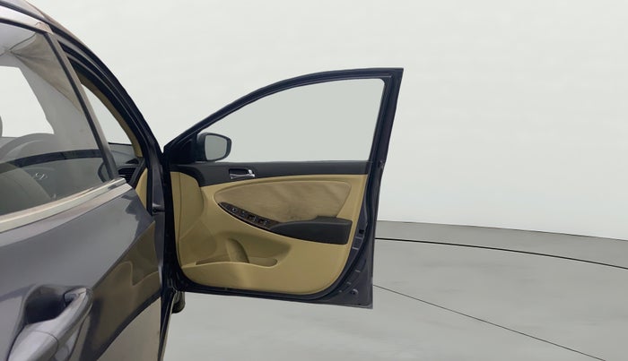 2014 Hyundai Verna FLUIDIC 1.6 VTVT SX, Petrol, Manual, 62,685 km, RHS Front Door