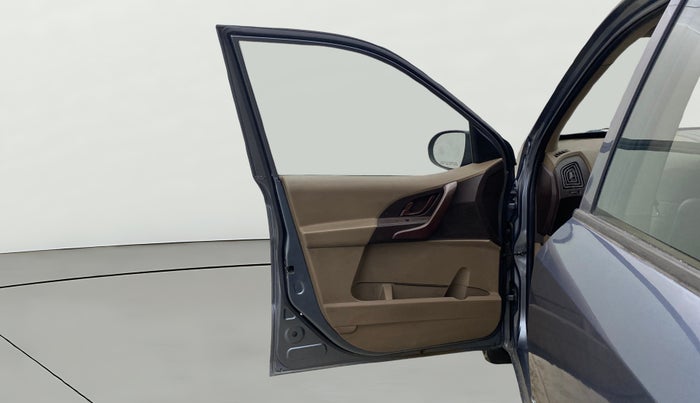 2014 Mahindra XUV500 W4, Diesel, Manual, 1,12,565 km, LHS Front Door