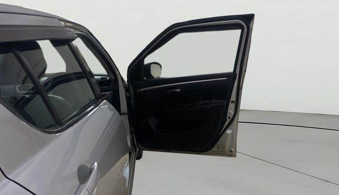 2014 Maruti Swift VXI, Petrol, Manual, 48,783 km, RHS Front Door