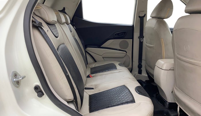 2020 Mahindra XUV300 W6 1.2 PETROL, Petrol, Manual, 99,728 km, Right Side Rear Door Cabin