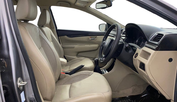 2017 Maruti Ciaz ZXI+, Petrol, Manual, 40,334 km, Right Side Front Door Cabin