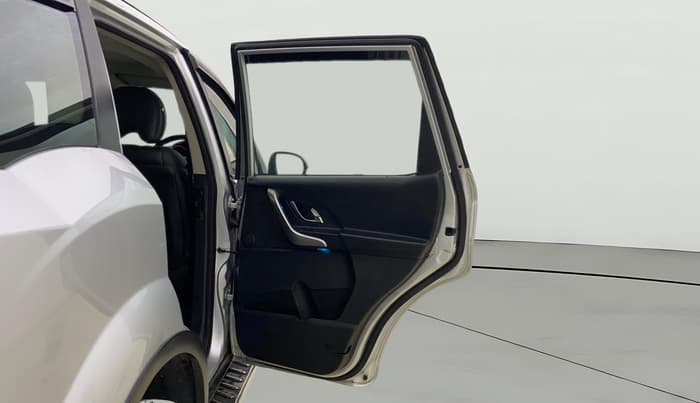 2021 Mahindra XUV500 W9, Diesel, Manual, 1,13,770 km, RHS Rear Door