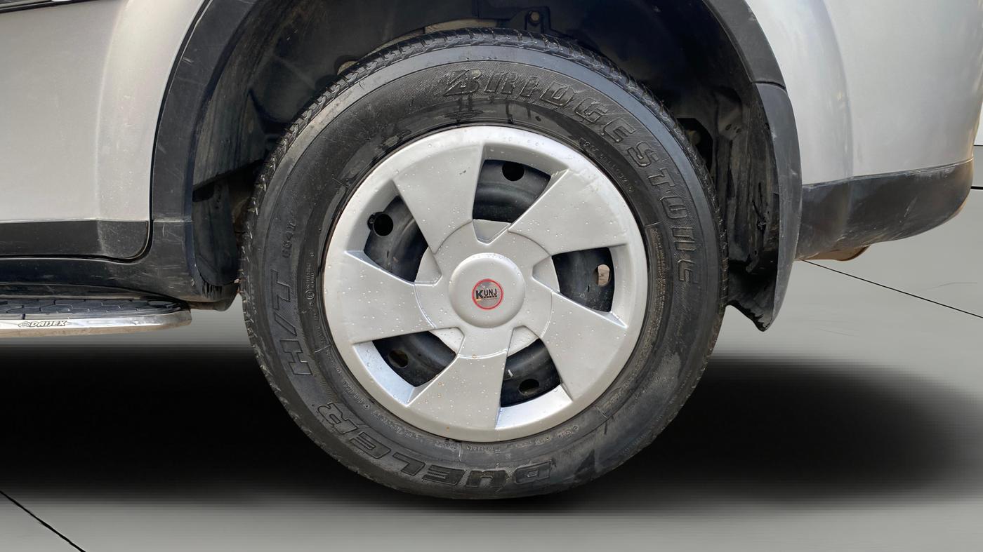 2016 Mahindra XUV500 W6, Diesel, Manual, 98,528 km, Left Rear Wheel