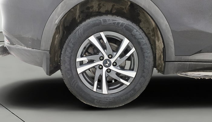 2024 Mahindra XUV700 AX5 Petrol AT 7 STR, Petrol, Automatic, 10,524 km, Right Rear Wheel