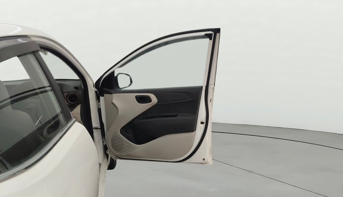 2022 Hyundai AURA S 1.2 CNG, CNG, Manual, 32,964 km, RHS Front Door