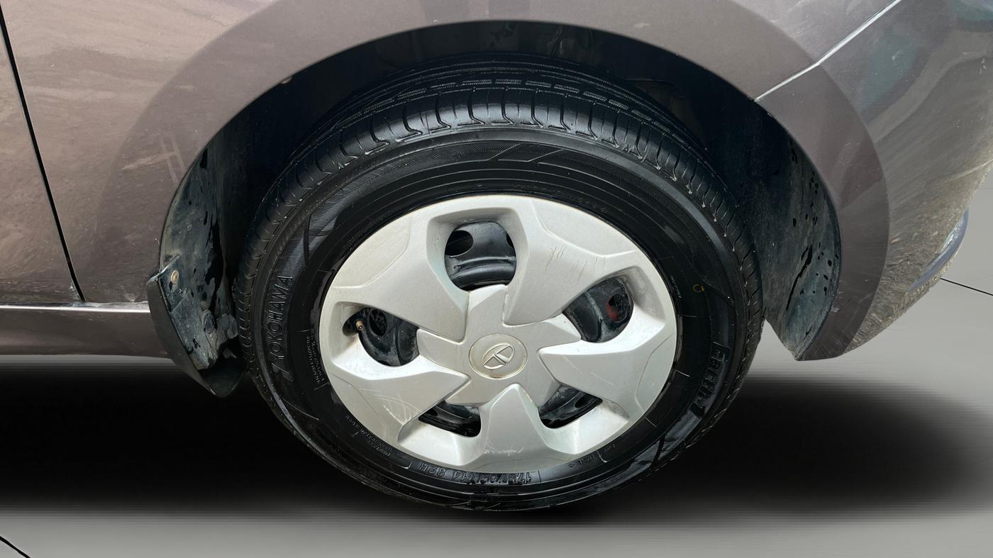 2016 Tata Tiago XZ PETROL, Petrol, Manual, 54,529 km, Right Front Wheel