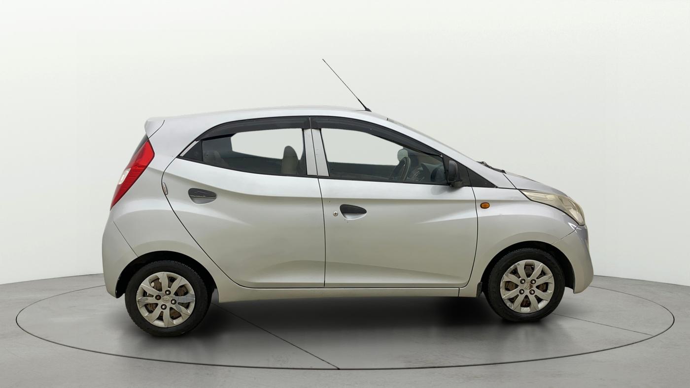 2017 Hyundai Eon MAGNA +, Petrol, Manual, 29,910 km, Right Side View