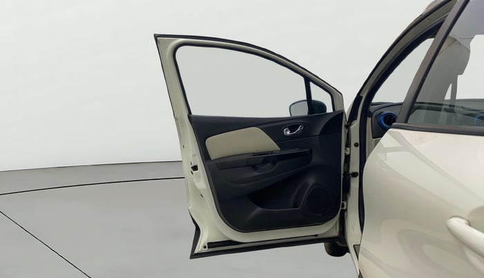 2018 Renault Captur RXT DIESEL DUAL TONE, Diesel, Manual, 1,21,157 km, LHS Front Door