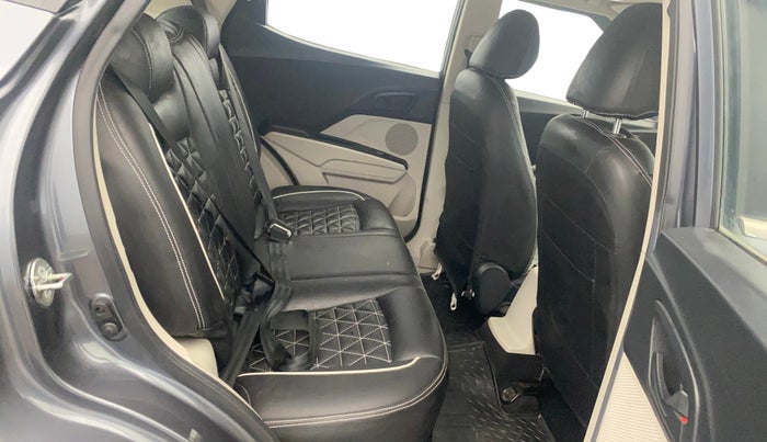 2022 Mahindra XUV300 W6 1.2 PETROL, Petrol, Manual, 18,846 km, Right Side Rear Door Cabin