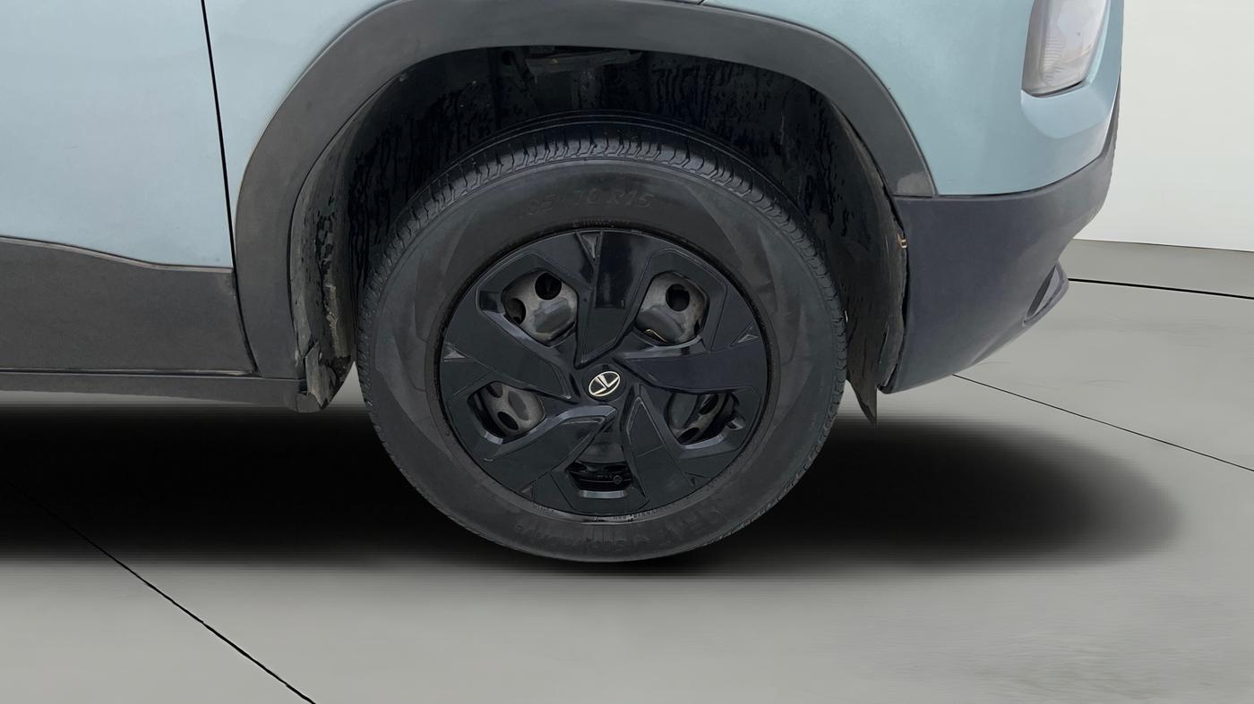 2023 Tata PUNCH ADVENTURE RHYTHM PACK MT, Petrol, Manual, 65,645 km, Right Front Wheel