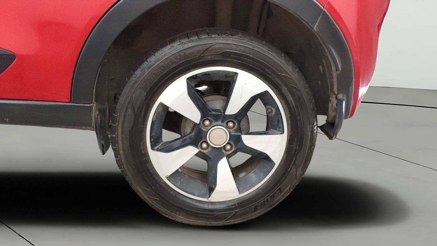 2018 Tata NEXON XZA PLUS DIESEL DUAL TONE, Diesel, Automatic, 64,069 km, Left Rear Wheel