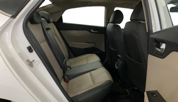 2018 Hyundai Verna 1.6 VTVT SX (O) AT, Petrol, Automatic, 90,449 km, Right Side Rear Door Cabin