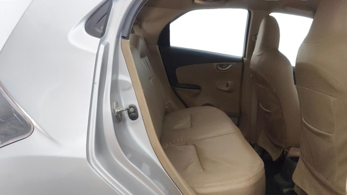 2015 Honda Brio VX AT, Petrol, Automatic, 1,06,401 km, Right Side Rear Door Cabin