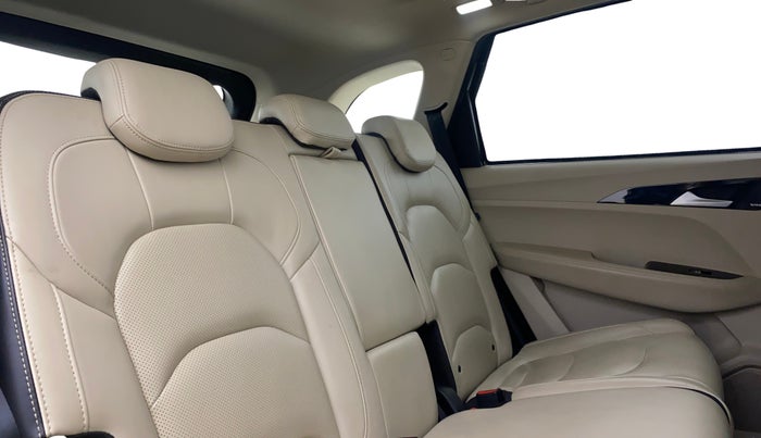 2022 MG HECTOR SHARP 1.5 CVT PETROL DUAL TONE, Petrol, Automatic, 17,166 km, Right Side Rear Door Cabin