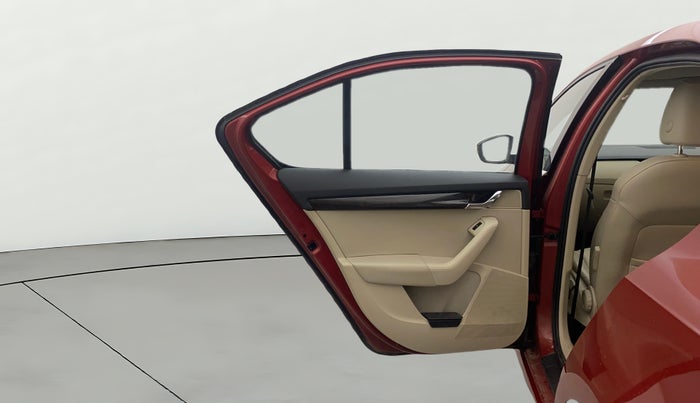 2017 Skoda Octavia STYLE PLUS AT 1.8 TSI, Petrol, Automatic, 1,14,712 km, LHS Rear Door