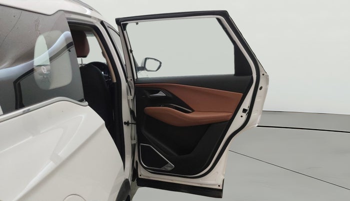 2023 MG HECTOR PLUS SHARP PRO 1.5 PETROL TURBO CVT 7 STR, Petrol, Automatic, 22,912 km, RHS Rear Door