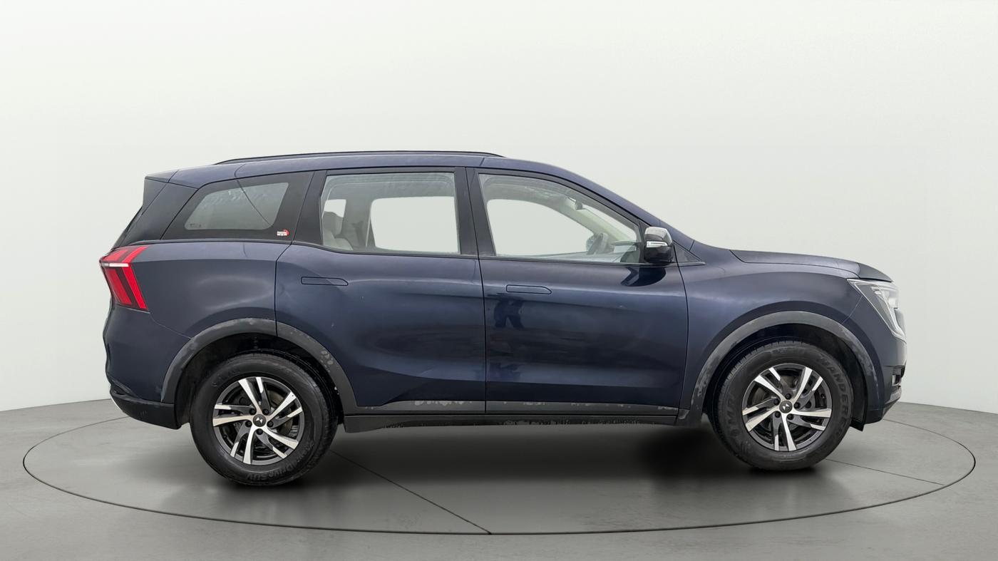 2022 Mahindra XUV700 AX 5 P MT 5 STR, Petrol, Manual, 66,297 km, Right Side View