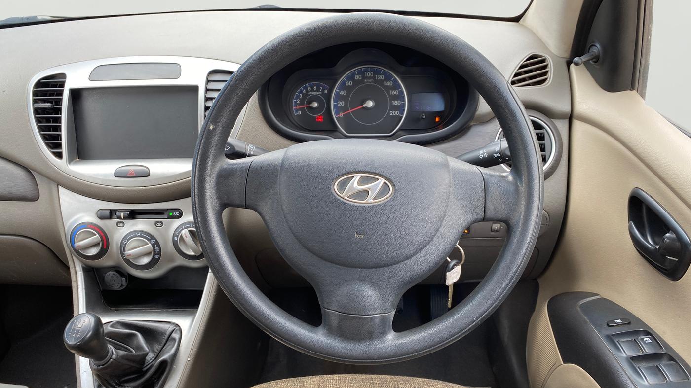 2016 Hyundai i10 MAGNA 1.1, CNG, Manual, 1,47,098 km, Steering Wheel Close Up