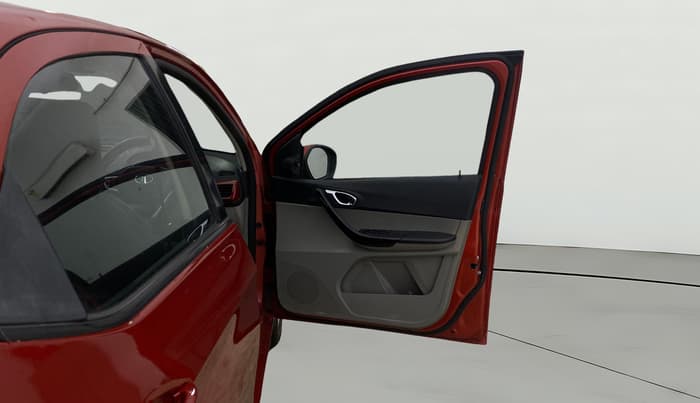 2016 Tata Tiago XZ PETROL, Petrol, Manual, 34,253 km, RHS Front Door