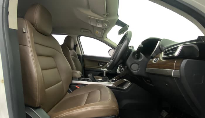 2019 Tata Harrier XZ 2.0L, Diesel, Manual, 77,785 km, Right Side Front Door Cabin