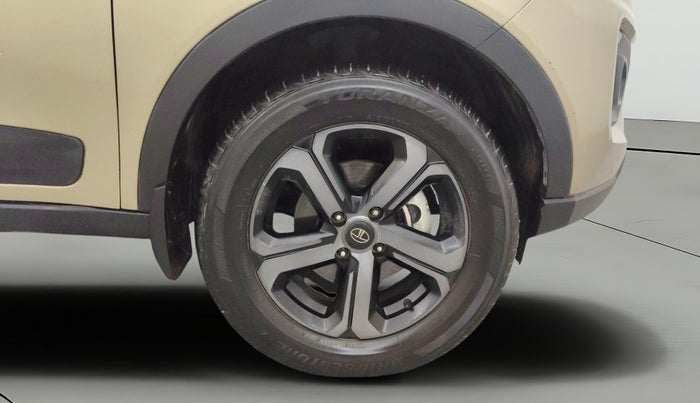 2022 Tata NEXON XZA PLUS (PREMIUM) KAZIRANGA PETROL, Petrol, Automatic, 52,830 km, Right Front Wheel