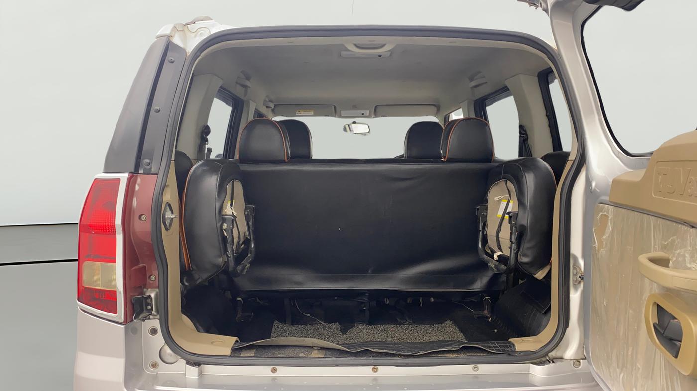 2019 Mahindra TUV300 T6 PLUS, Diesel, Manual, 69,354 km, Boot Open Zoomed View
