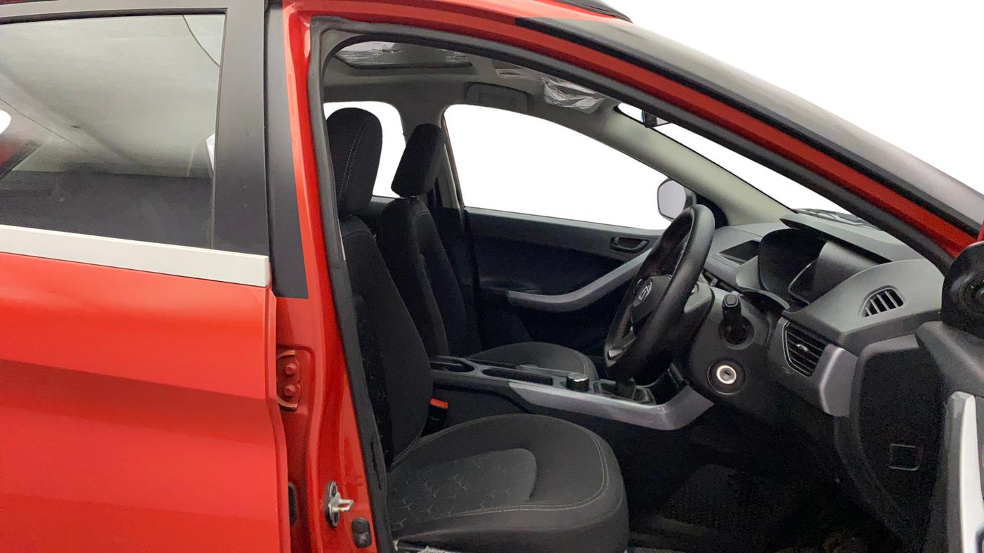 2020 Tata NEXON XM SUNROOF PETROL, Petrol, Manual, 27,588 km, Right Side Front Door Cabin