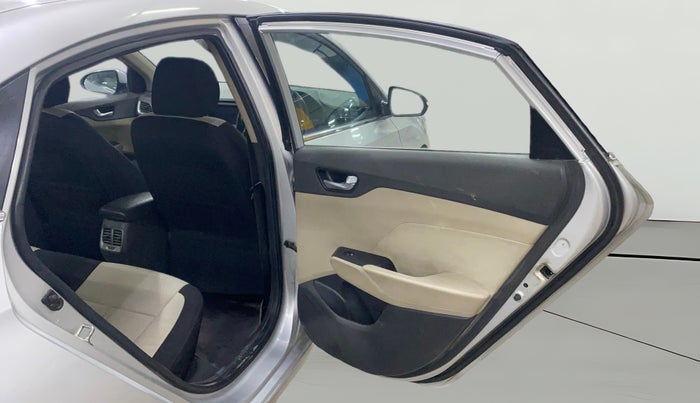 2017 Hyundai Verna 1.6 CRDI SX, Diesel, Manual, 1,40,501 km, RHS Rear Door