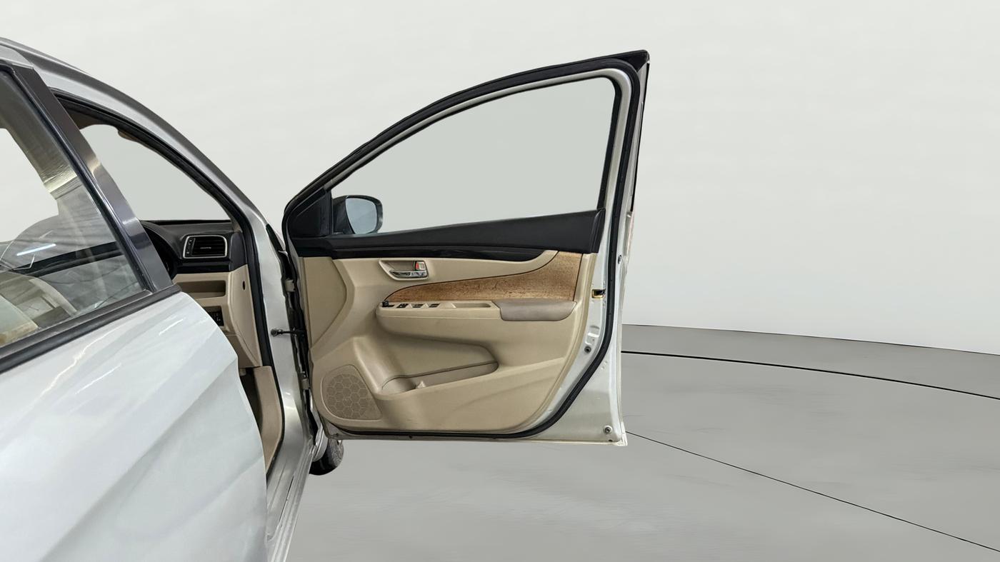 2015 Maruti Ciaz VXI+, Petrol, Manual, 92,577 km, RHS Front Door