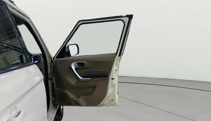 2015 Mahindra TUV300 T8, Diesel, Manual, 81,031 km, RHS Front Door