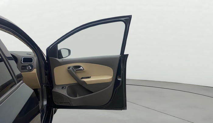 2016 Volkswagen Vento HIGHLINE 1.5 AT, Diesel, Automatic, 1,39,735 km, RHS Front Door