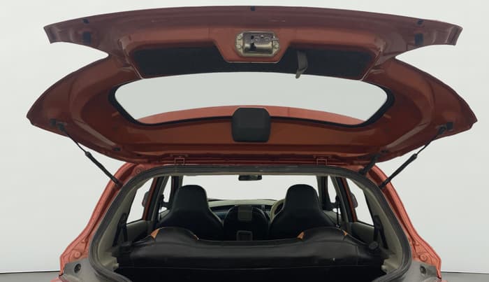 2016 Mahindra Kuv100 K4 6 STR, Petrol, Manual, 56,115 km, Boot Door Open