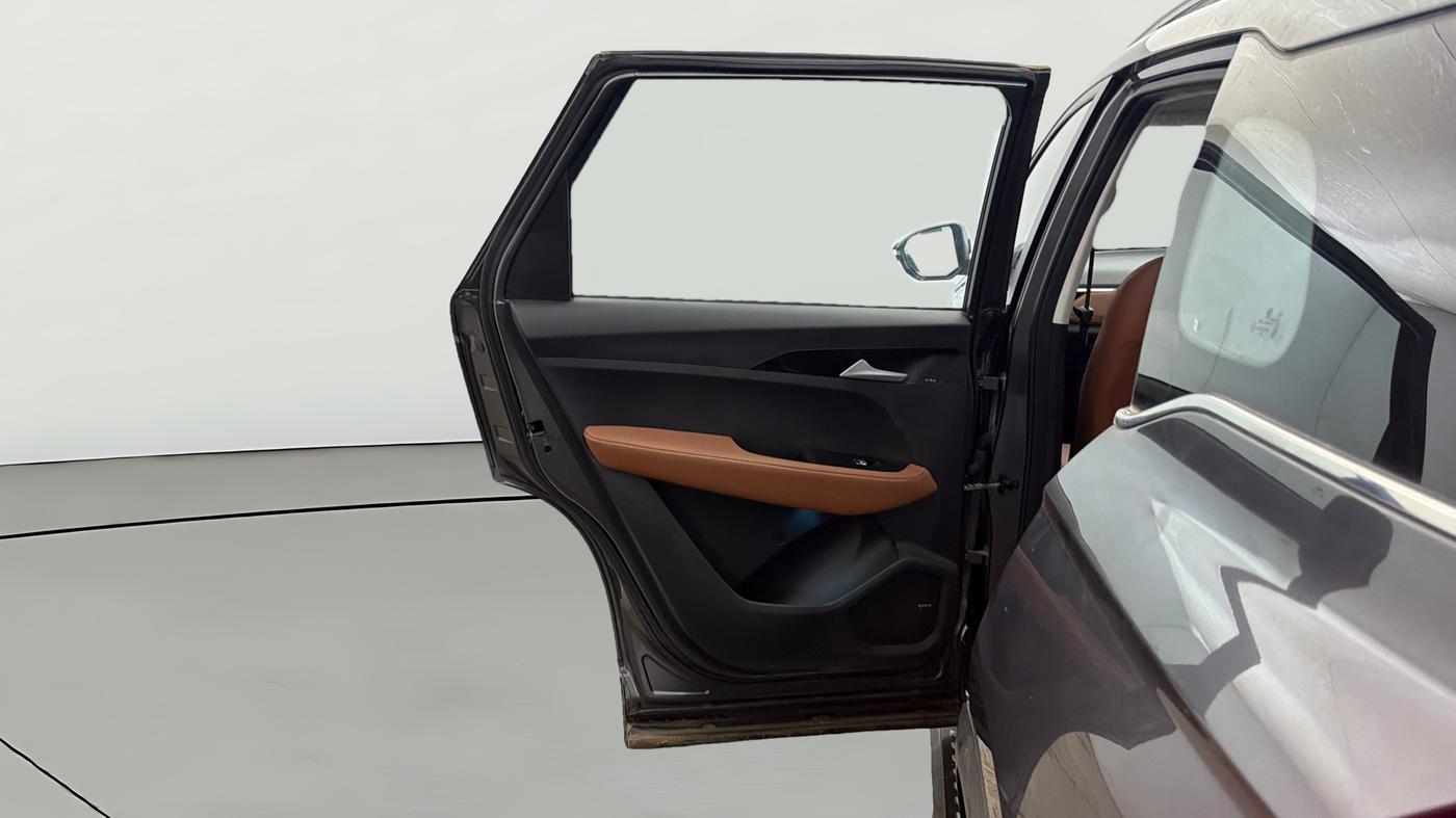 2022 MG HECTOR PLUS SHARP 1.5 PETROL TURBO HYBRID MT 6-STR, Petrol, Manual, 23,515 km, LHS Rear Door