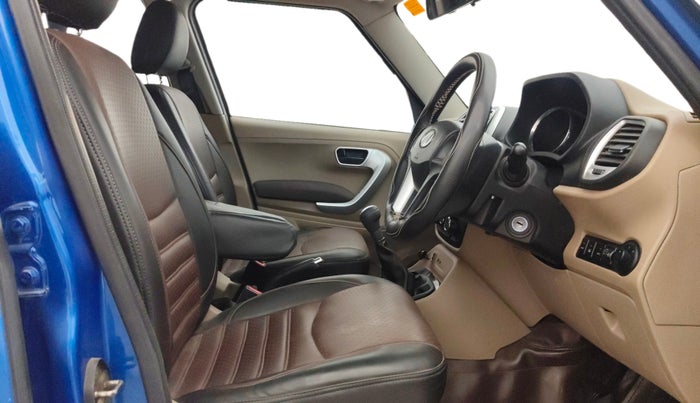 2016 Mahindra TUV300 T8, Diesel, Manual, 53,007 km, Right Side Front Door Cabin