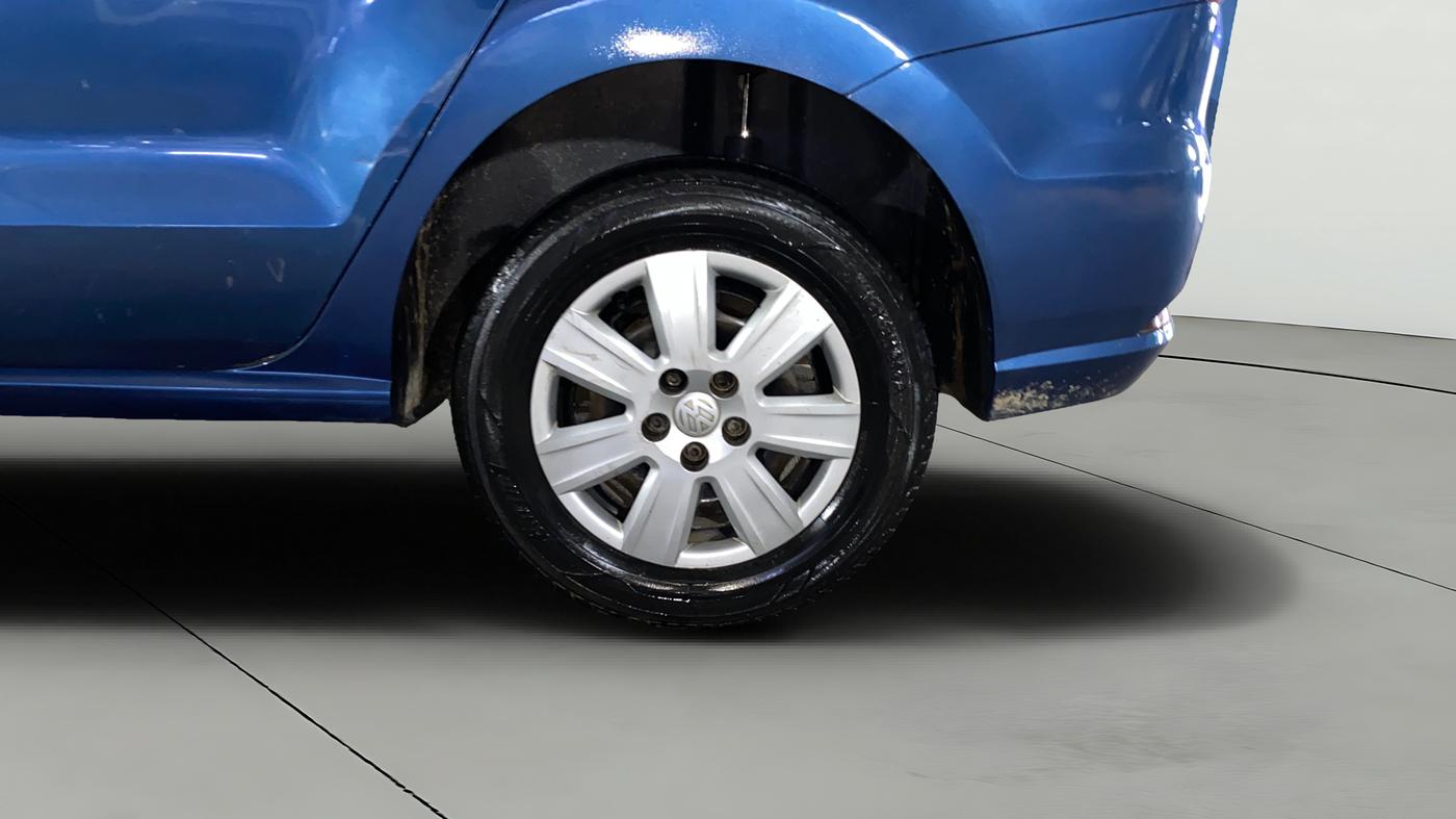 2017 Volkswagen Ameo TRENDLINE 1.2L, Petrol, Manual, 1,11,912 km, Left Rear Wheel