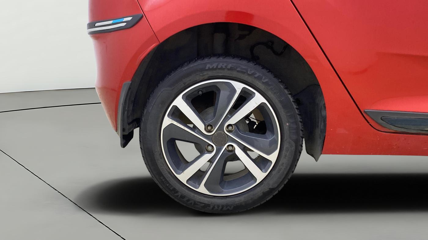 2021 Tata ALTROZ XZ PETROL, Petrol, Manual, 14,367 km, Right Rear Wheel