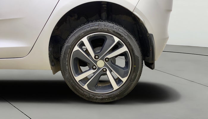 2020 Tata ALTROZ XZ PETROL, Petrol, Manual, 29,688 km, Left Rear Wheel
