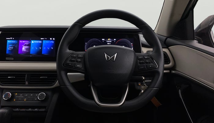 2024 Mahindra XUV700 AX 5 P AT 5 STR, Petrol, Automatic, 49,602 km, Steering Wheel Close Up