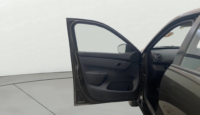 2022 Renault Kwid RXT 1.0 AMT, Petrol, Automatic, 15,747 km, LHS Front Door